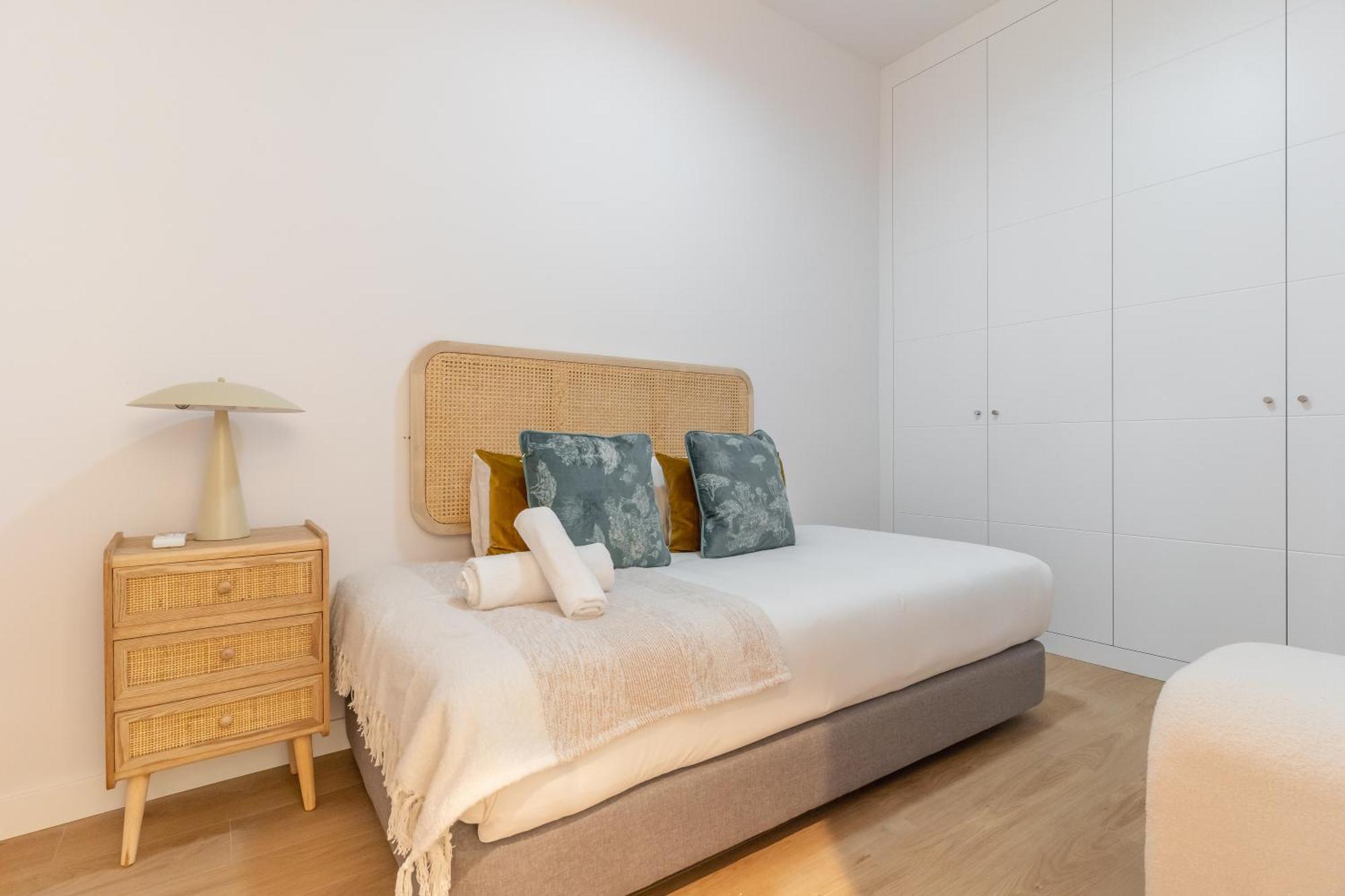 Renovated Modern -4 Bedrooms 2baths-salamanca Appartement