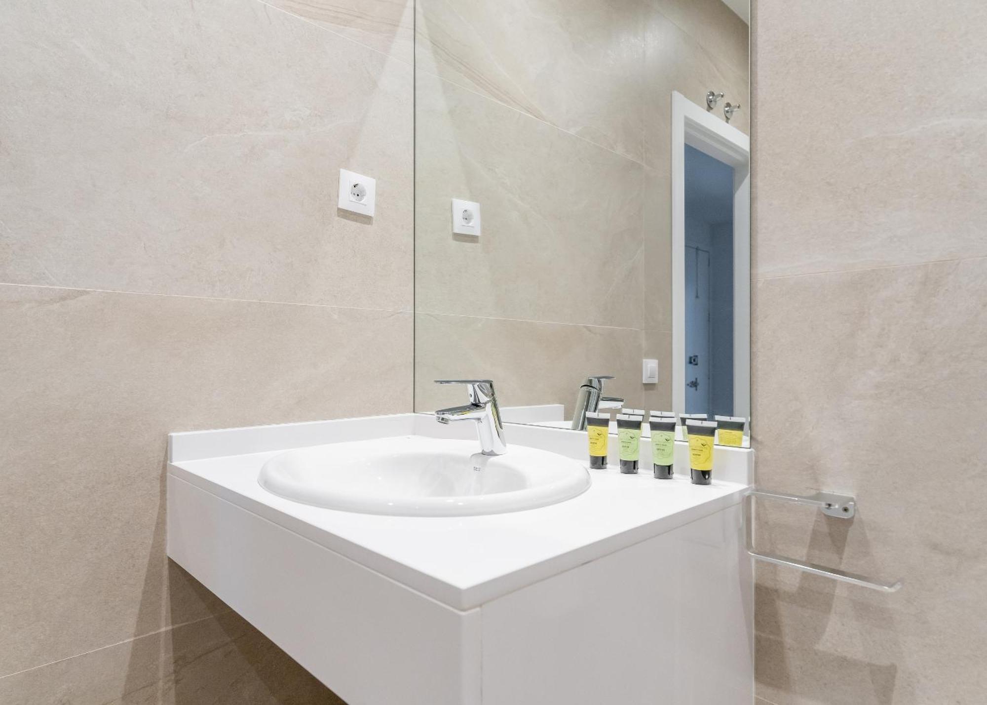 Appartement Renovated Modern -4 Bedrooms 2baths-salamanca Madrid