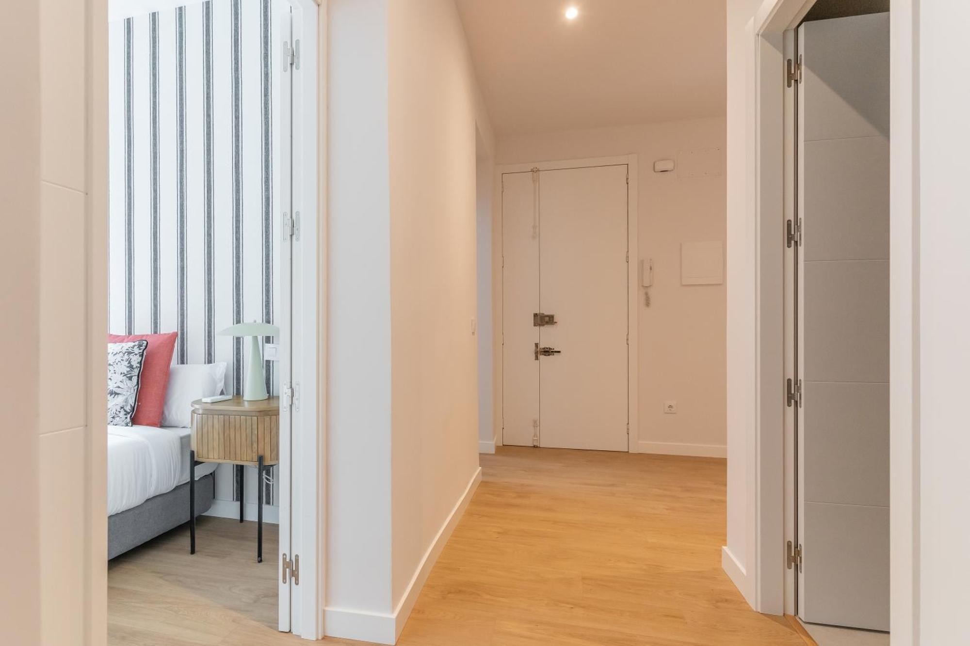 Renovated Modern -4 Bedrooms 2baths-salamanca Appartement