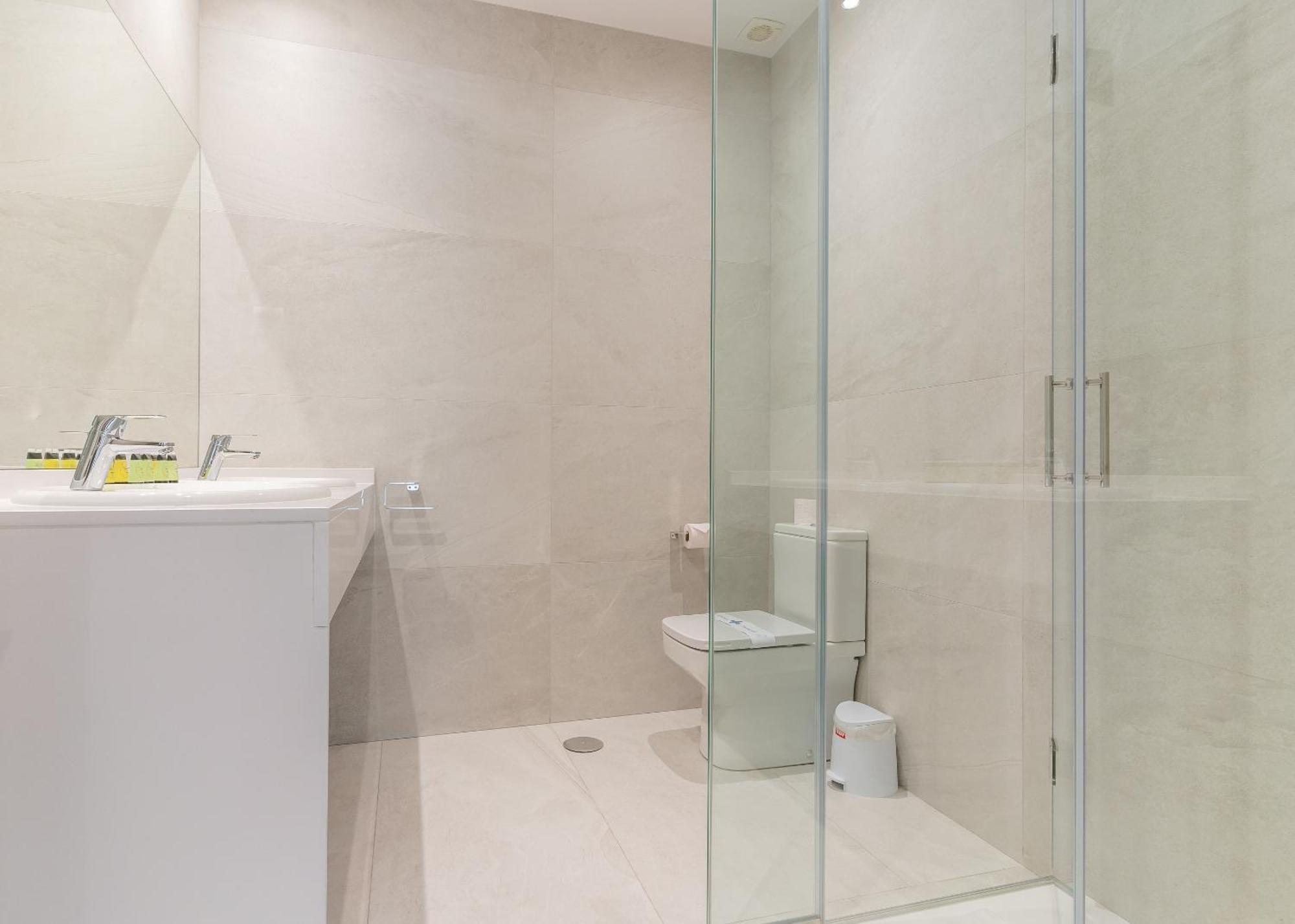 Renovated Modern -4 Bedrooms 2baths-salamanca Appartement *