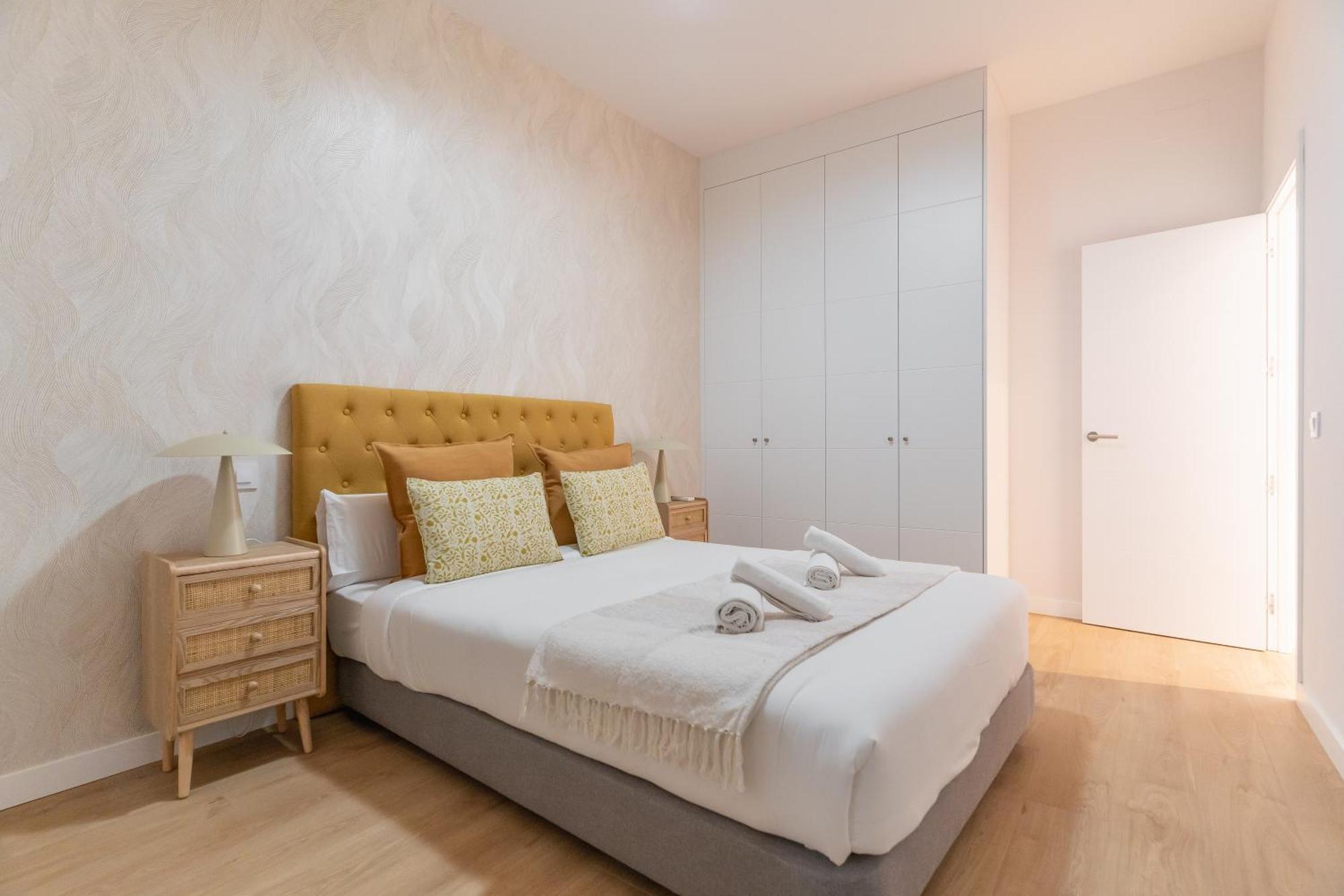 Renovated Modern -4 Bedrooms 2baths-salamanca Appartement *